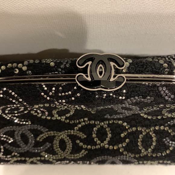 CHANEL Rare 🖤🤍Paris Shanghai Swarovski Studded Crystal Boucle Clutch CC Logo Bag - Picture 11 of 16